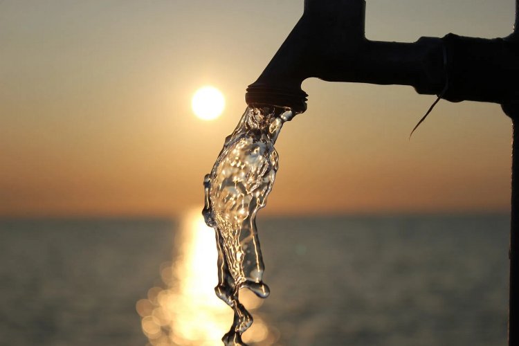 Από 1η Ιουλίου κοινόχρηστες βρύσες με πόσιμο νερό σε όλους τους δήμους για τη μείωση των πλαστικών μιας χρήσης.
